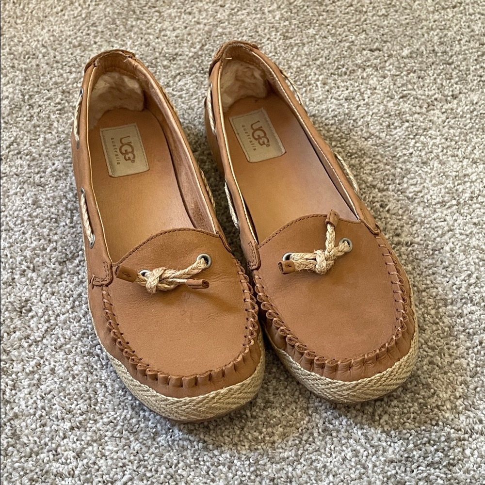 UGG Chivon tan leather boat shoe loafers Sz 8 slip on sheep wool heel pad